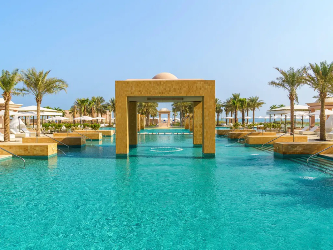 Rixos Marina Abu Dhabi bazen.jpg