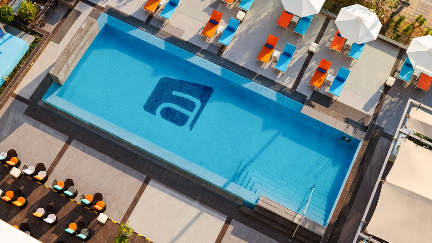 Aloft Palm Jumeirah bazen.jpg