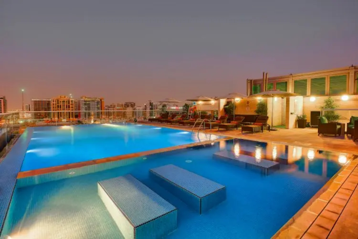 Al Khoory Atrium Hotel bazen na krovu.jpg