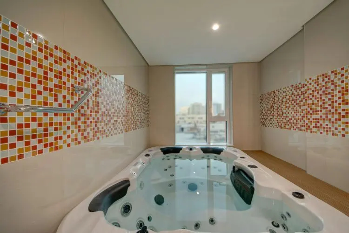 Al Khoory Atrium Hotel executive suite đakuzi.jpg