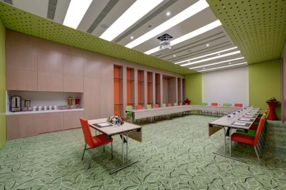 Al Khoory Atrium Hotel sala za sastanke.jpg
