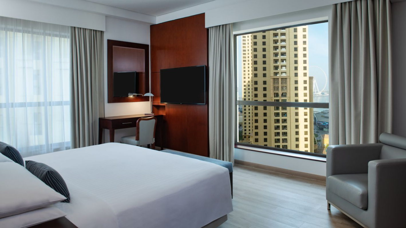Delta by Marriott Jumeirah Beach spavaća soba apartmana.jpg