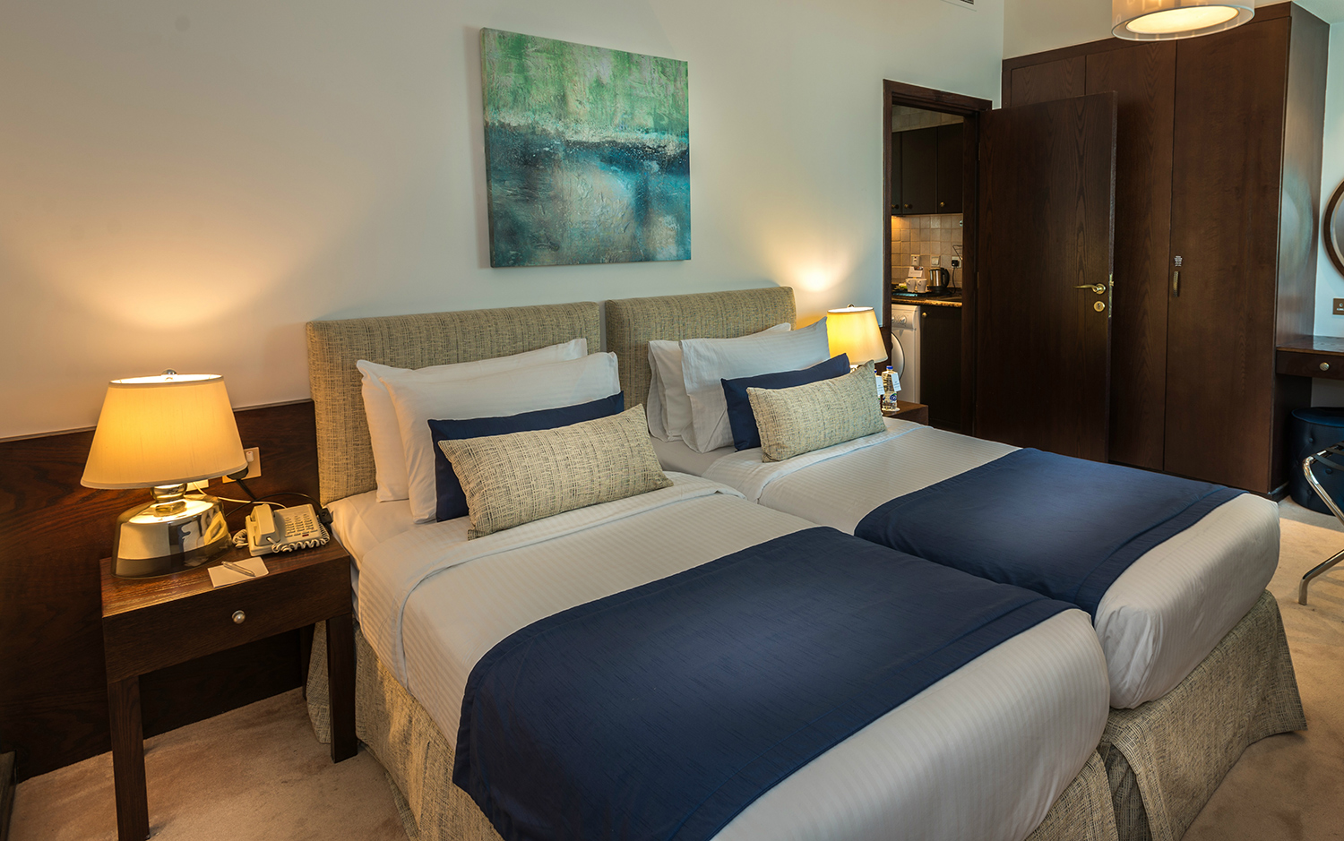 First Central Hotel Suites ececutive jednososban apartman.jpg