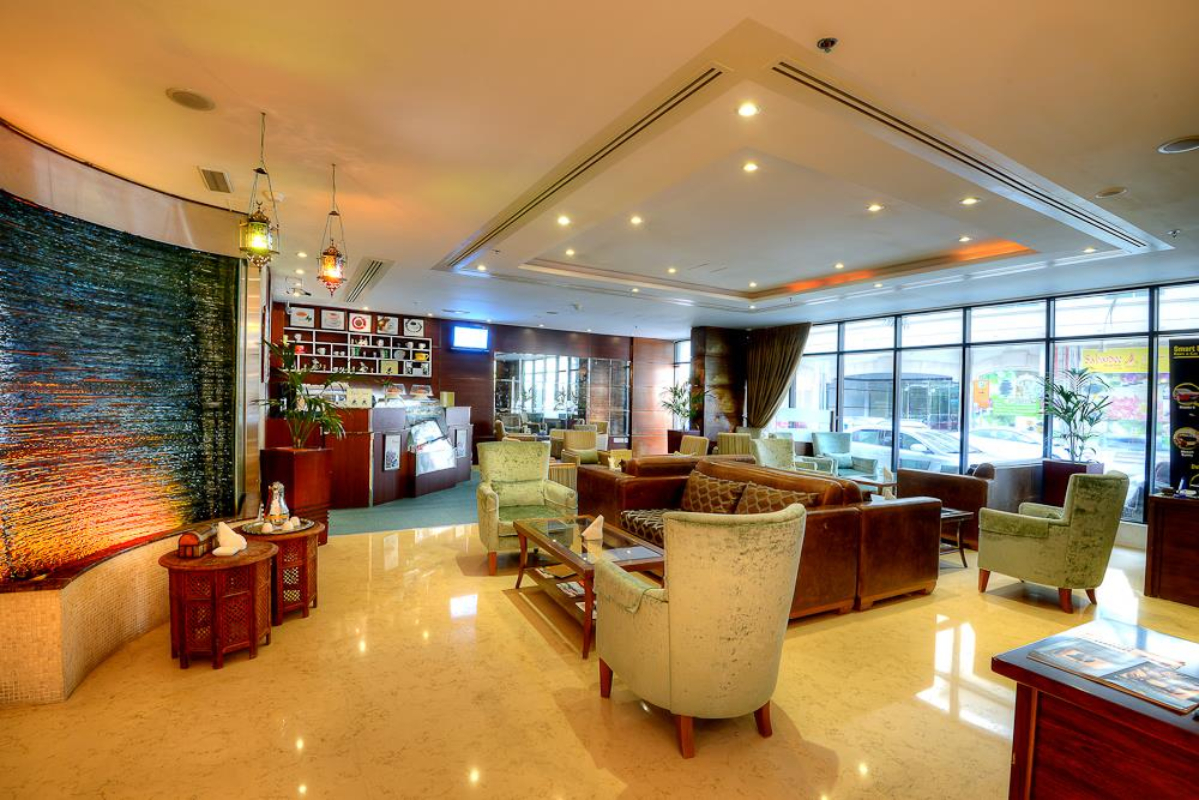 Golden Tulip Al Barsha Hotel lobi.jpg
