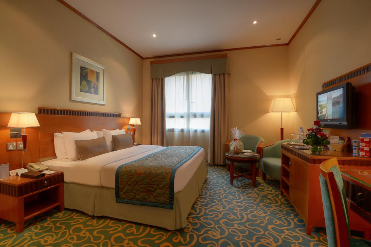 Golden Tulip Al Barsha Hotel standardna soba.jpg