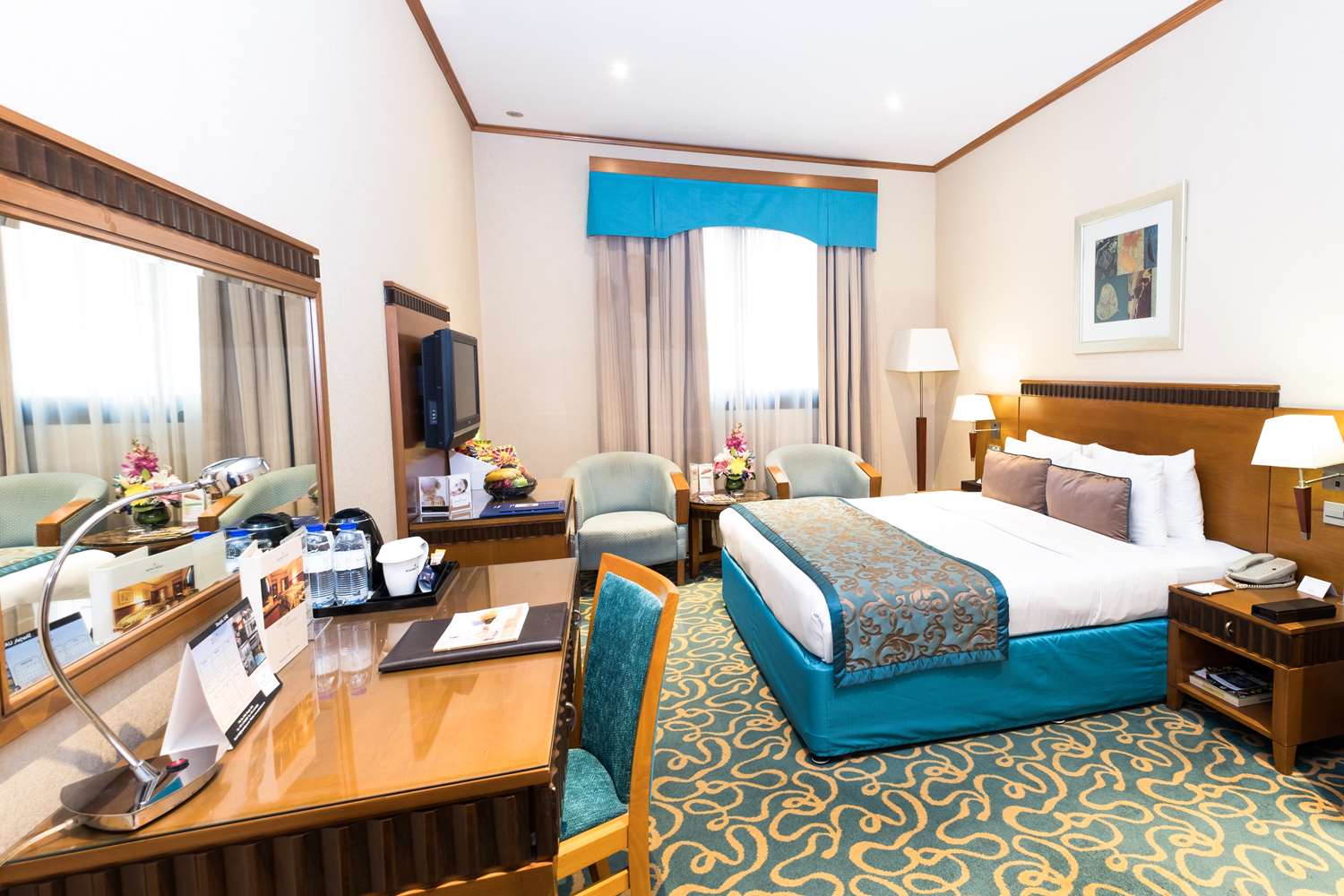 Golden Tulip Al Barsha Hotel superior soba.jpg