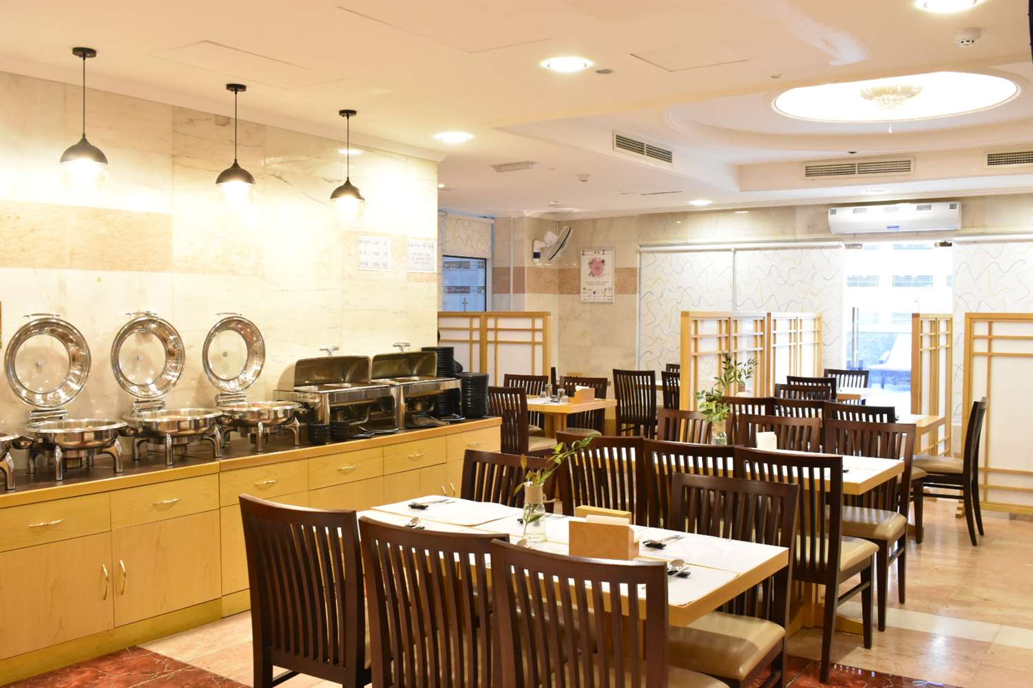Golden Tulip Media Hotel koreanski restoran.jpg