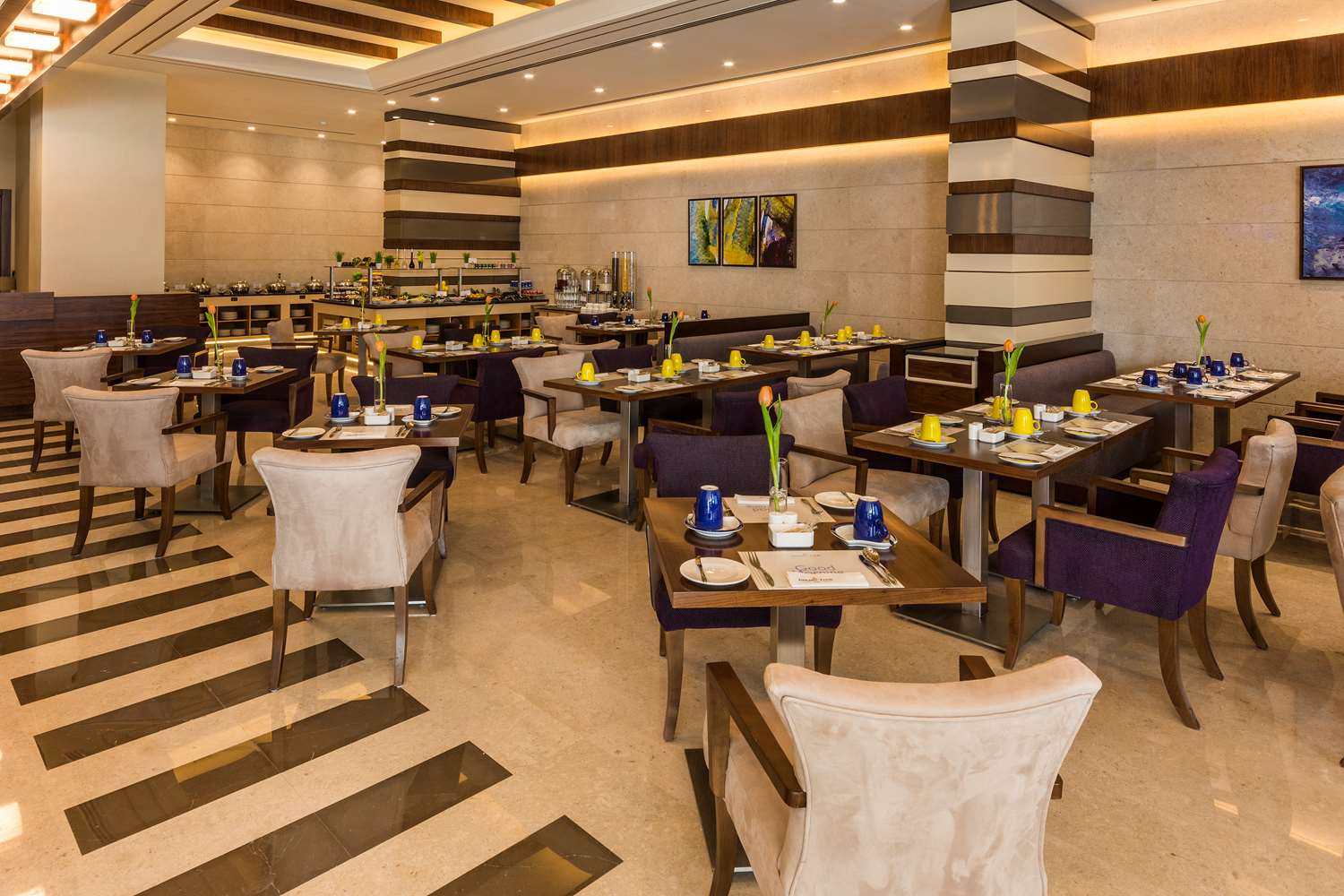 Golden Tulip Media Hotel restoran.jpg