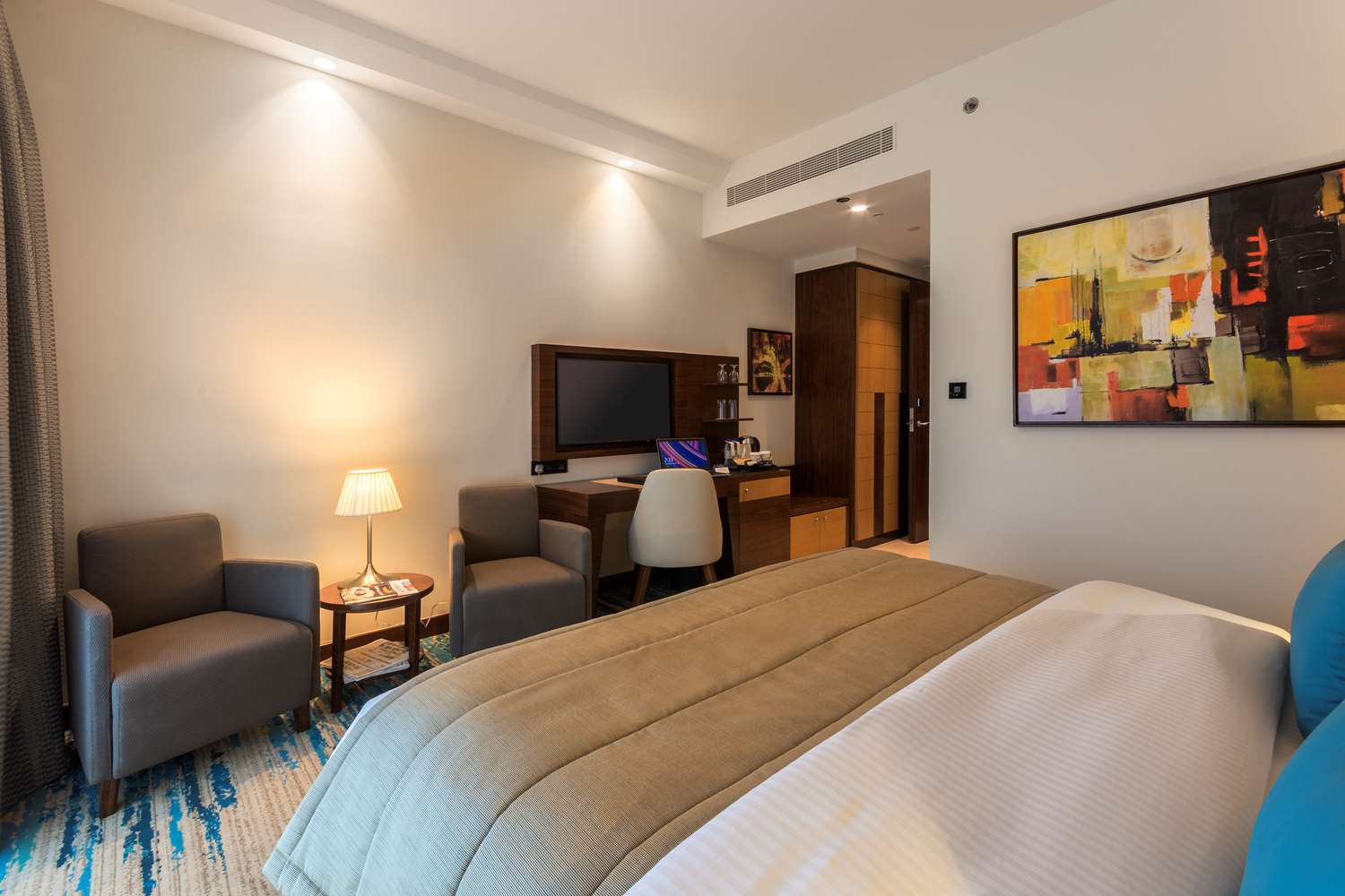 Golden Tulip Media Hotel standardna soba izgled.jpg