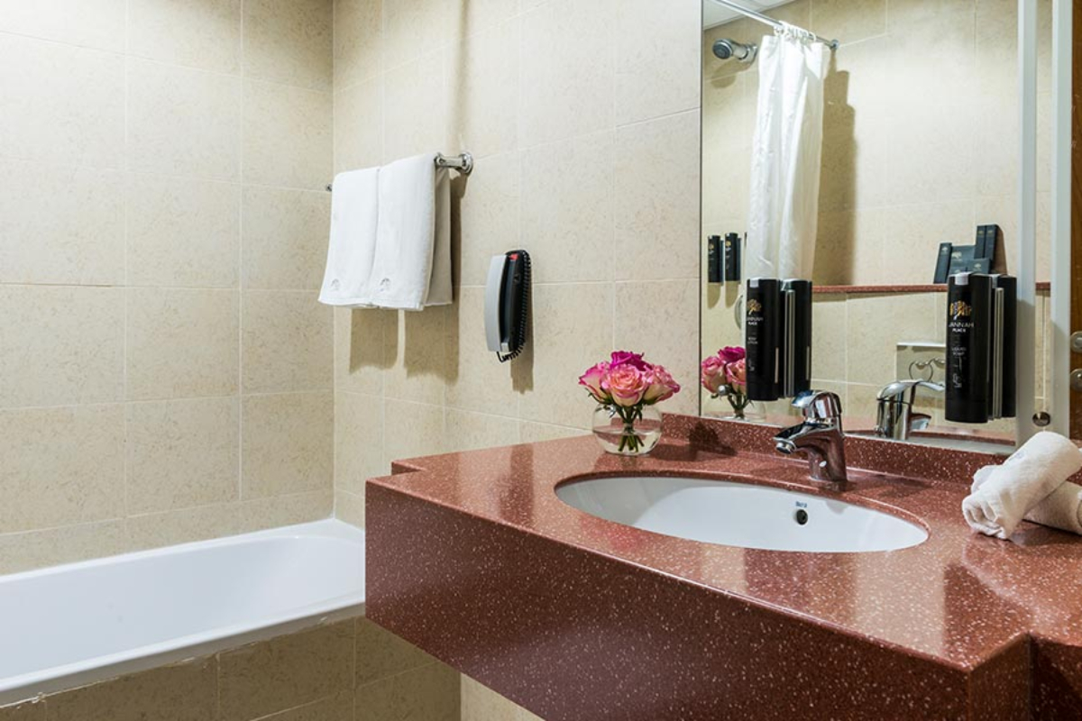 Jannah Place Dubai Marina Hotel kupatilo.jpg