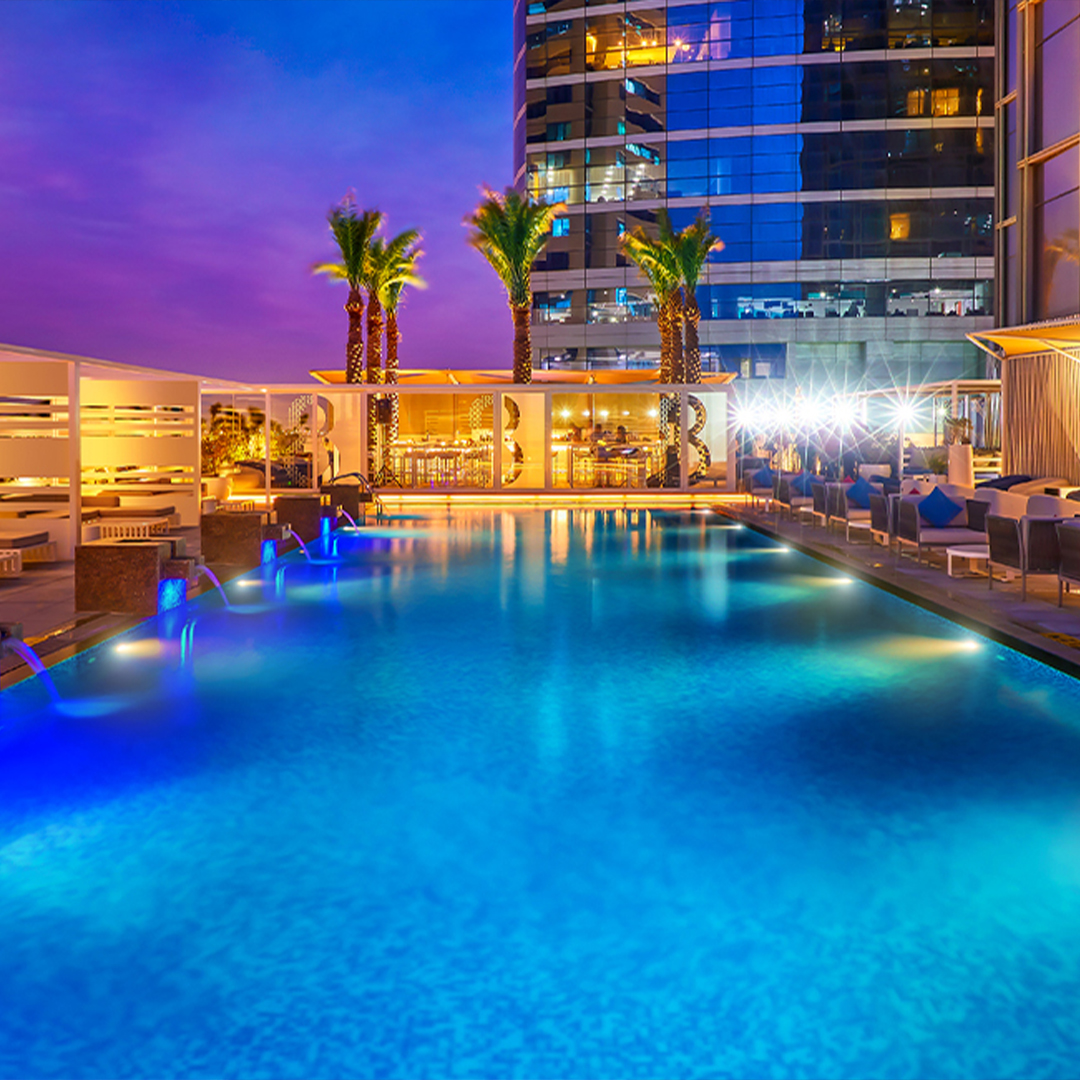 Media One hotel Calm bazen.jpg