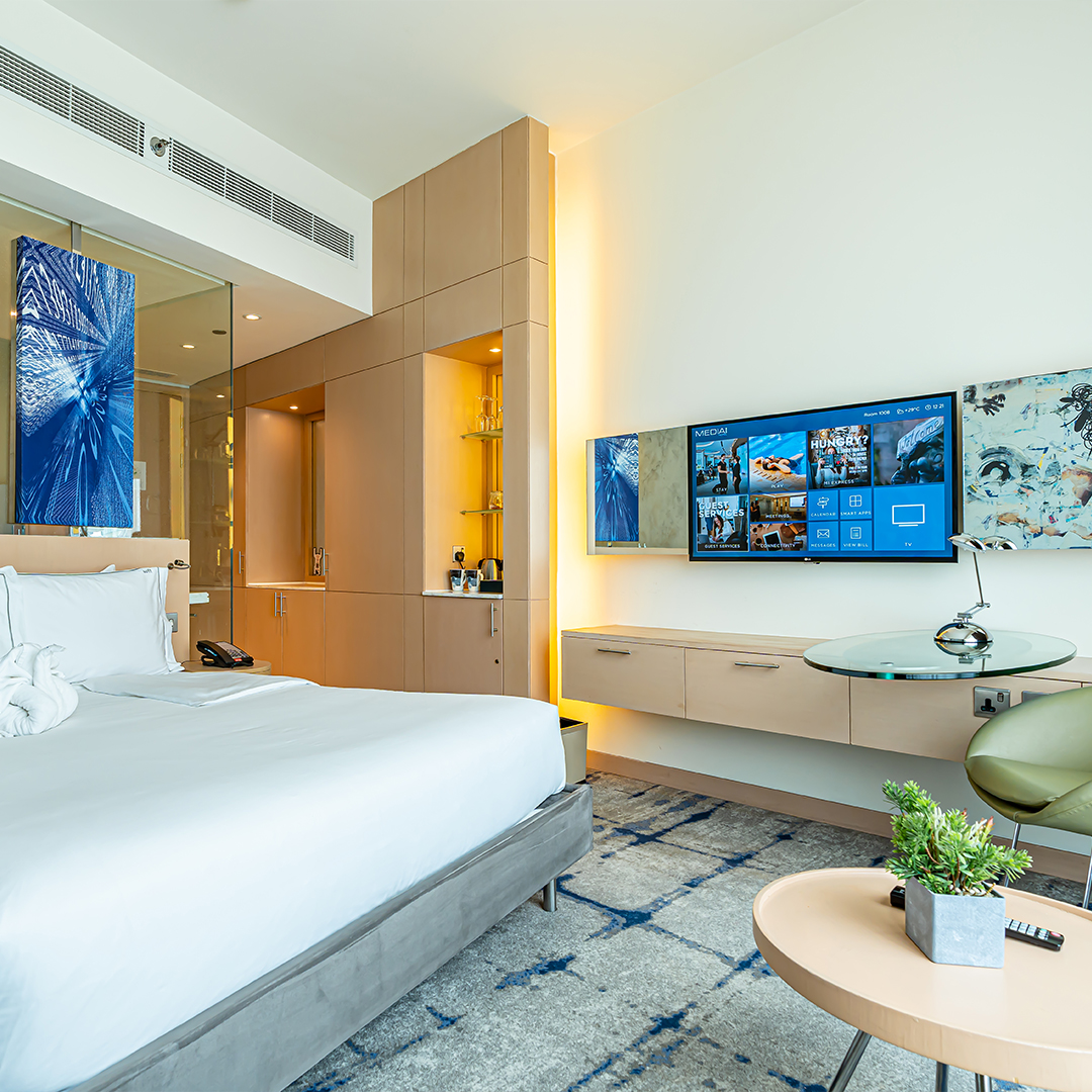 Media One hotel Hip soba.jpg
