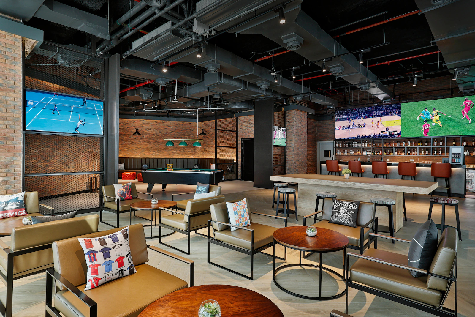 NH Collection Dubai The Palm bar.jpg