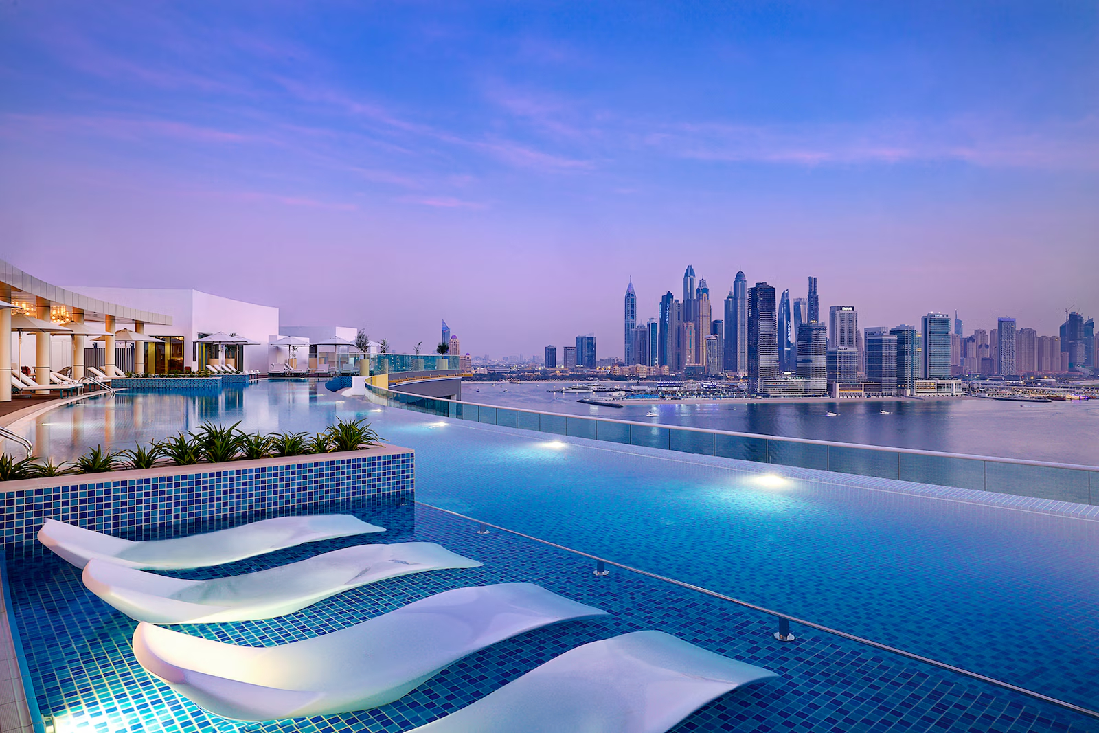 NH Collection Dubai The Palm izgled bazena.jpg