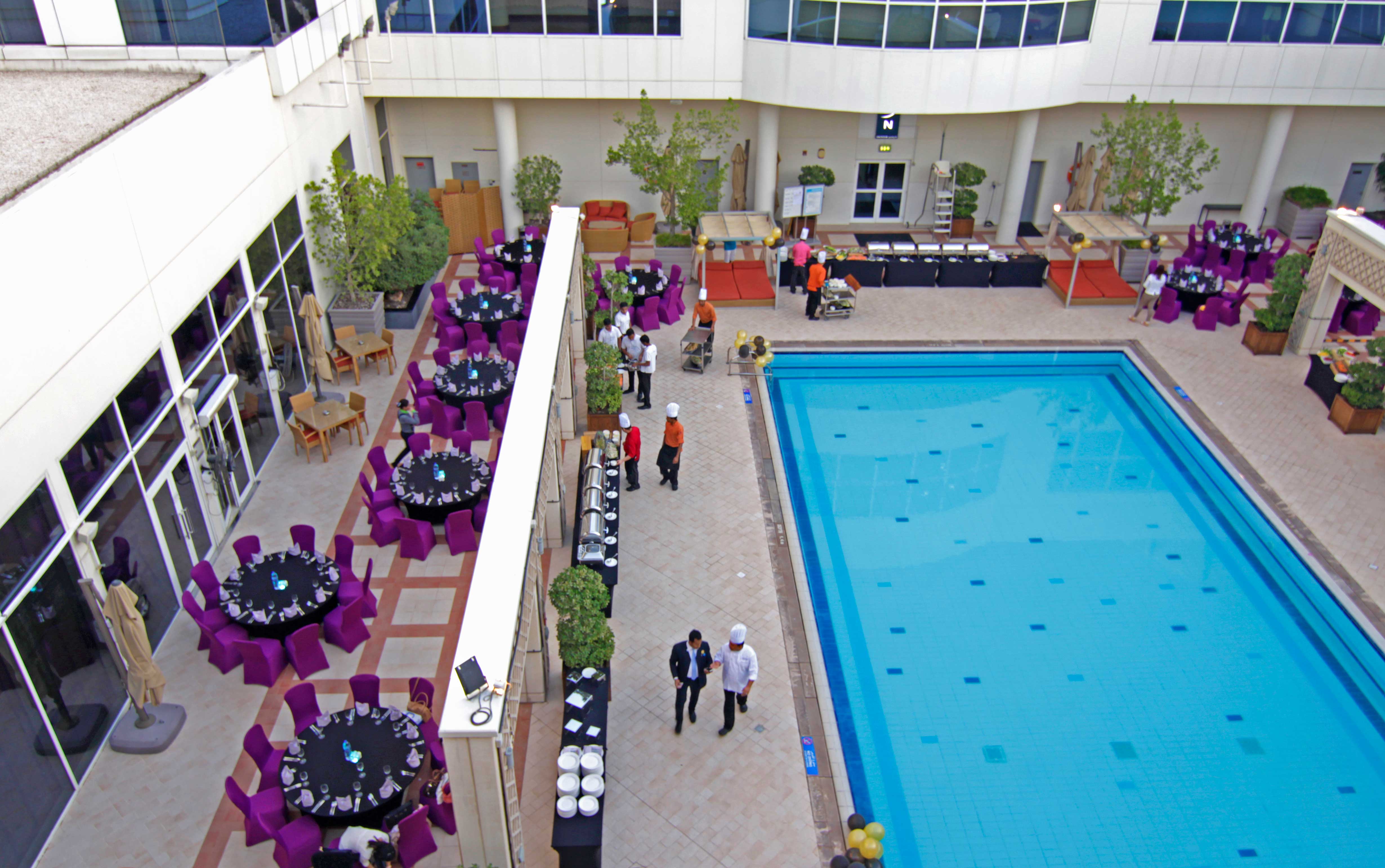 Novotel World Trade Centre Dubai bazen.jpg