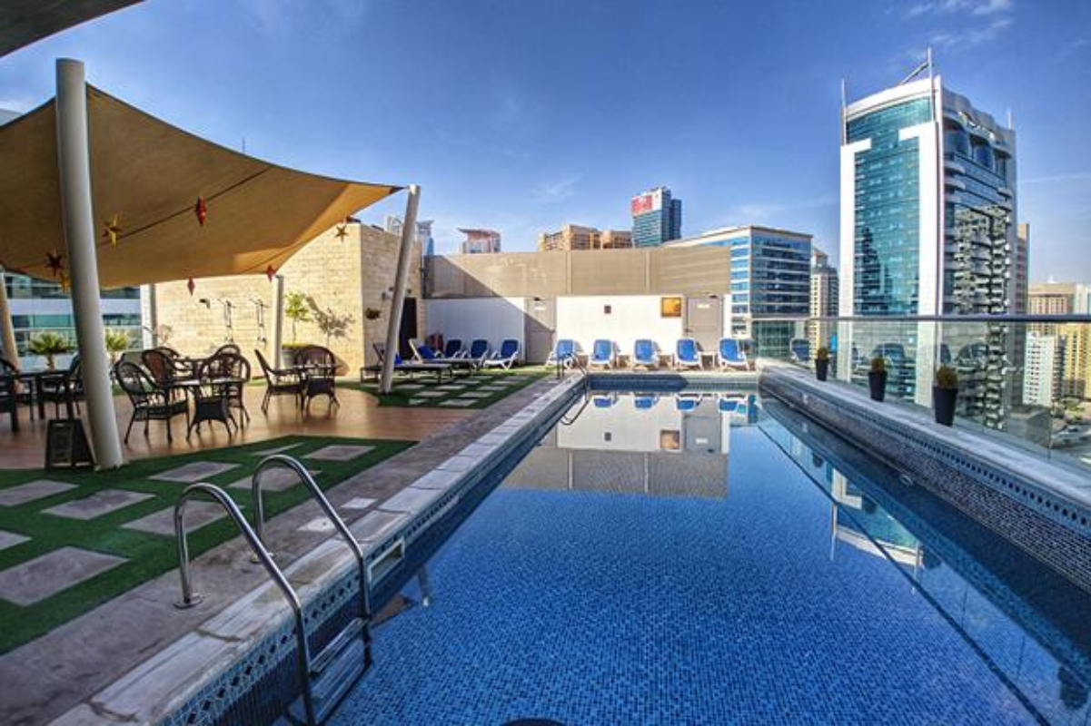 Signature 1 Hotel Tecom bazen.jpg