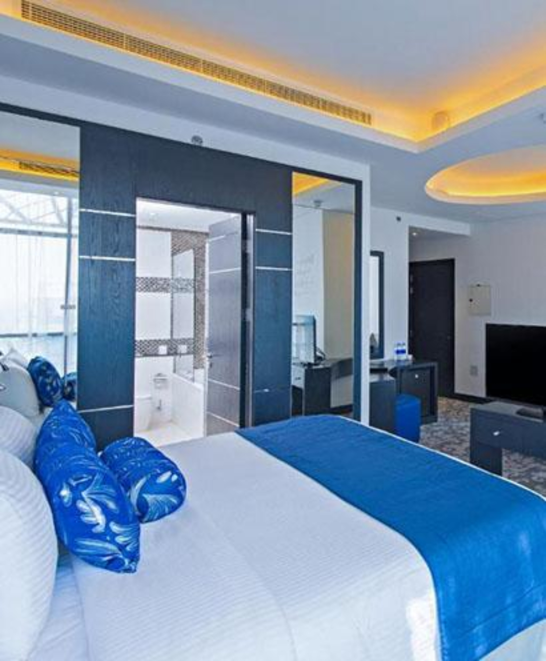 Signature 1 Hotel Tecom executive club suite.jpg