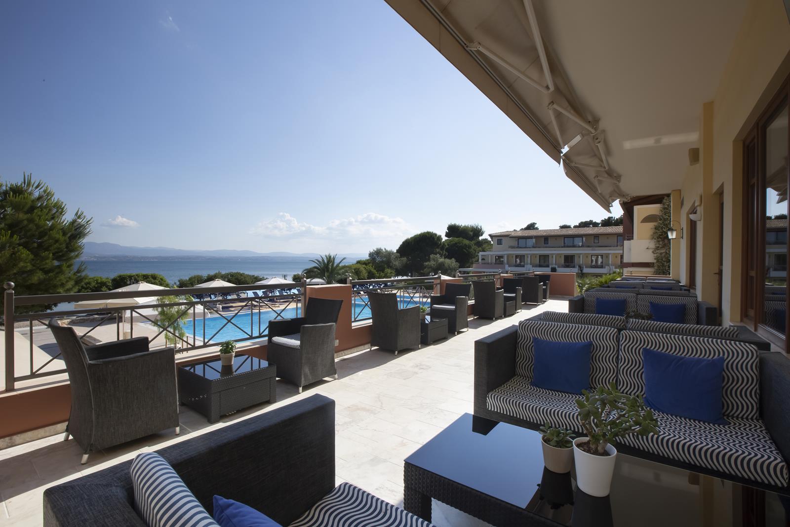 Hotel Negroponte Resort Lobby bar spolja.jpg