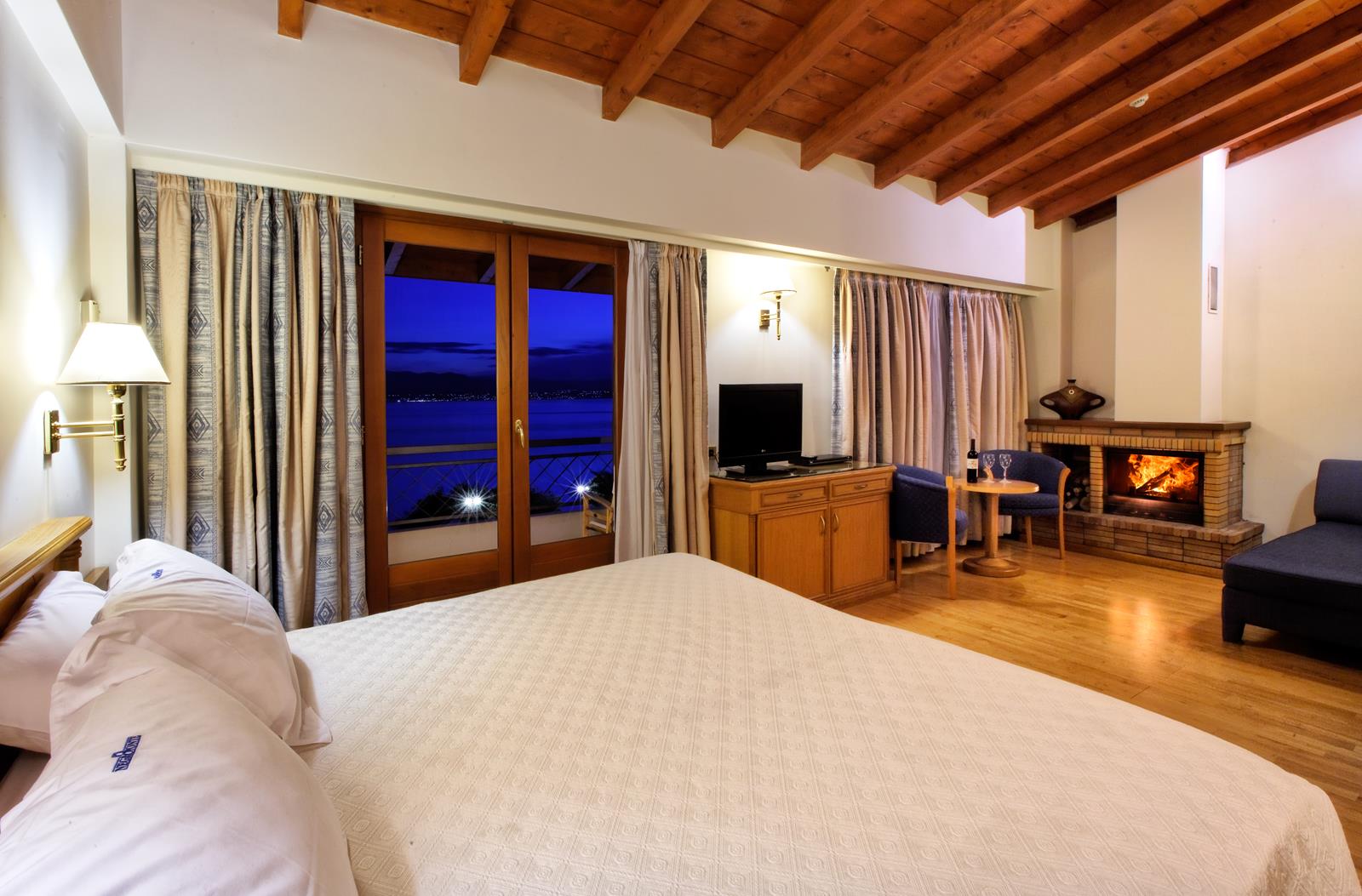 Hotel Negroponte Resort junior suite.jpg