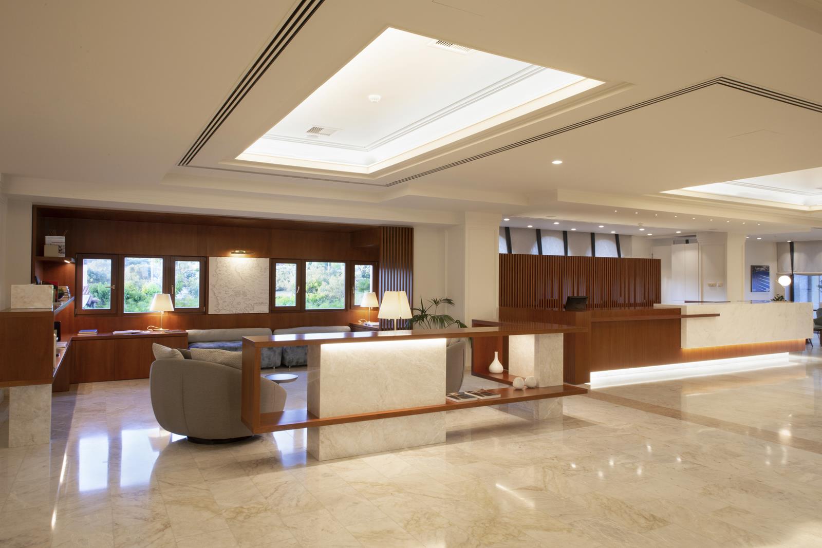 Hotel Negroponte Resort recepcija.jpg