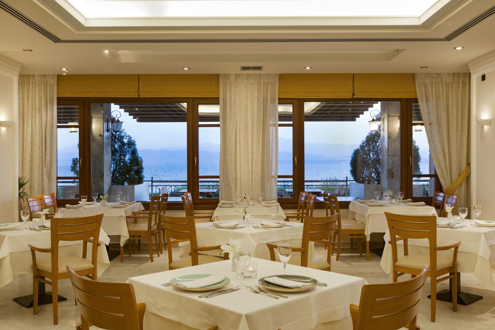 Hotel Negroponte Resort restoran unutra.jpg