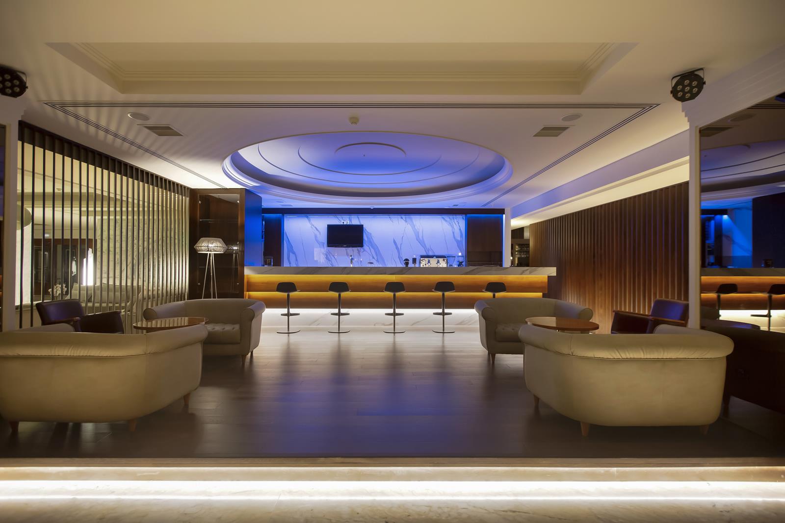 Negroponte Resort hotel Lobby bar.jpg
