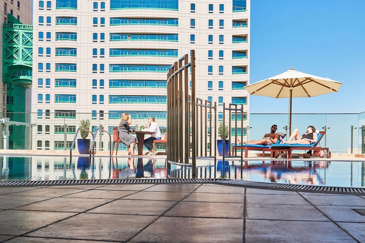 Carlton Dubai Creek Hotel bazen.jpg