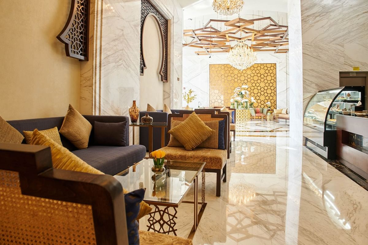 Carlton Dubai Creek Hotel kafić.jpg
