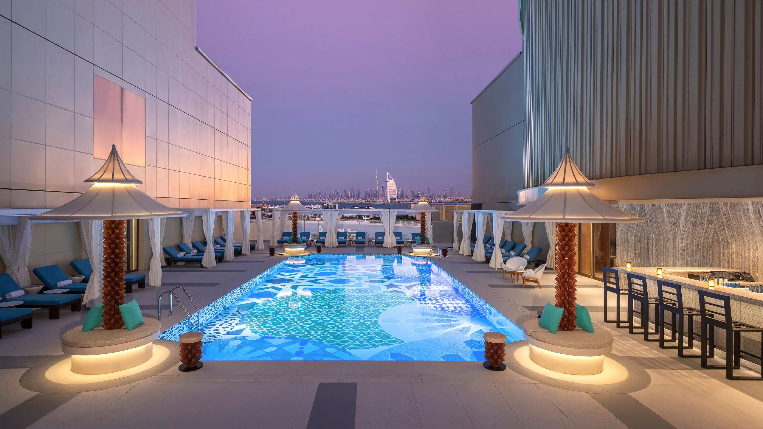 Andaz Dubai The Palm bazen za odrasle.jpg