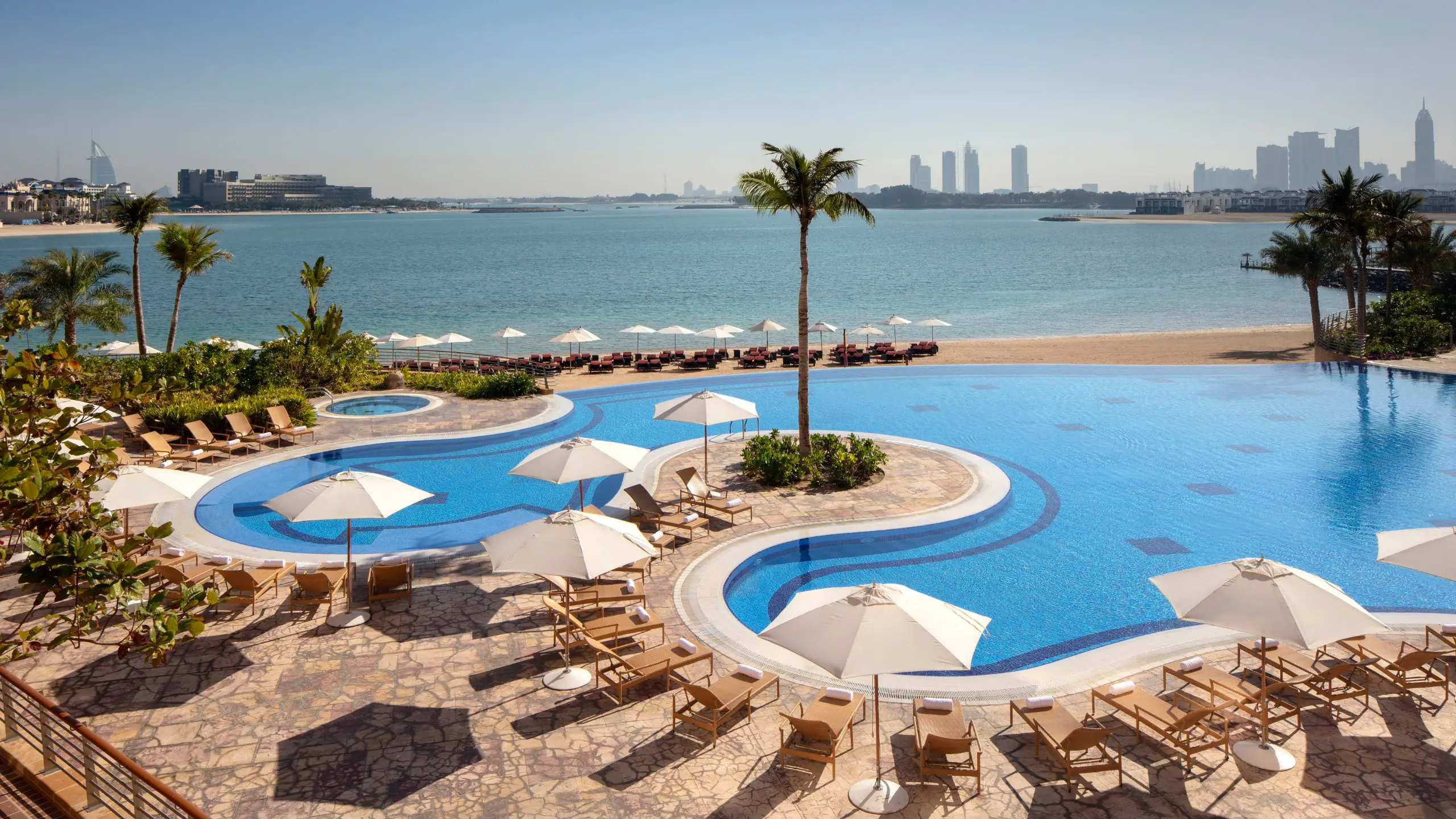 Andaz Dubai The Palm bazen.jpg