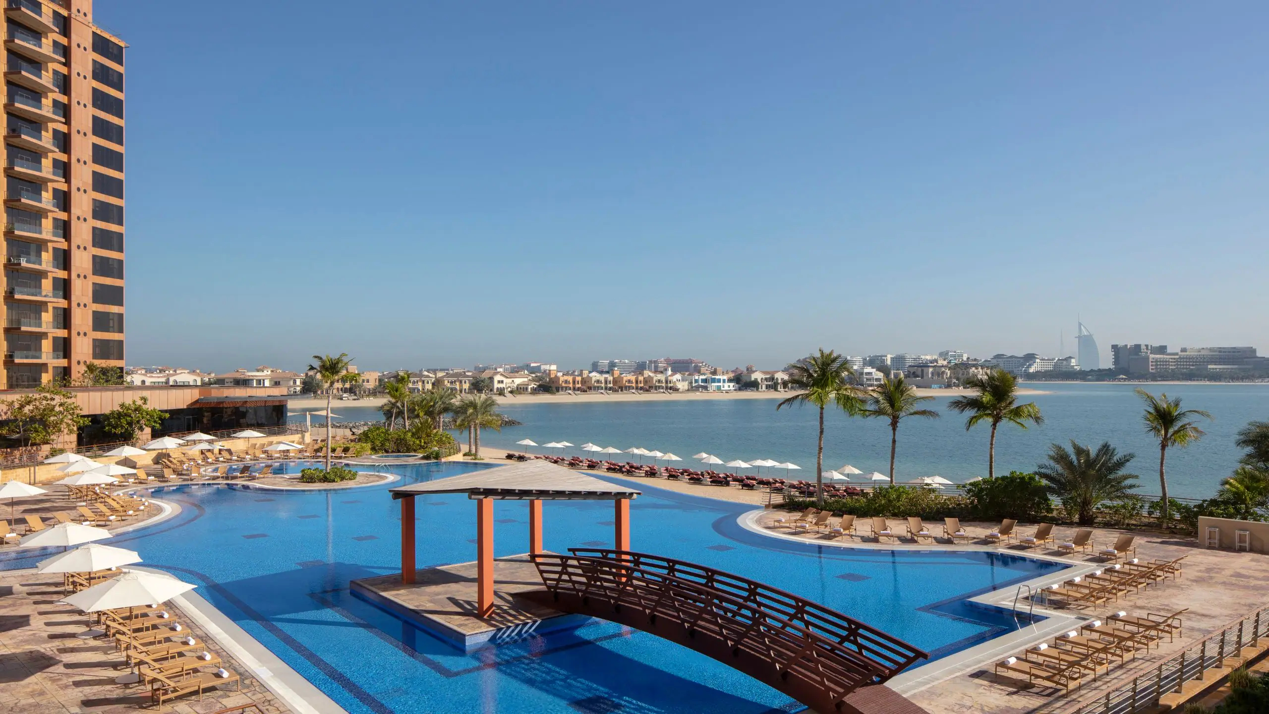 Andaz Dubai The Palm izgled bazena.jpg