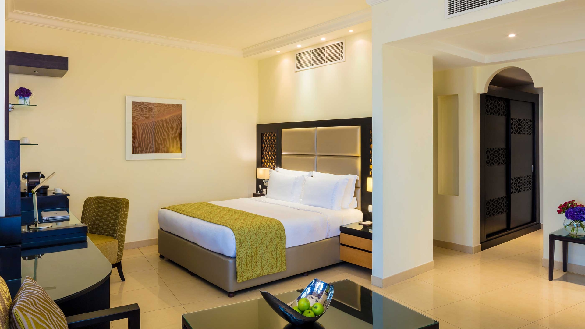 Bahi Ajman Palace Hotel soba.jpg