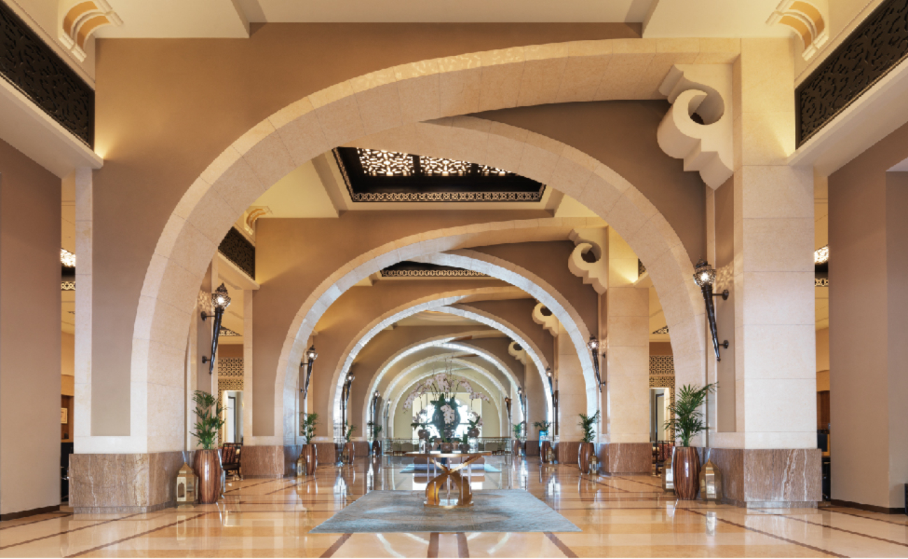 Fairmont The Palm lobi.jpg