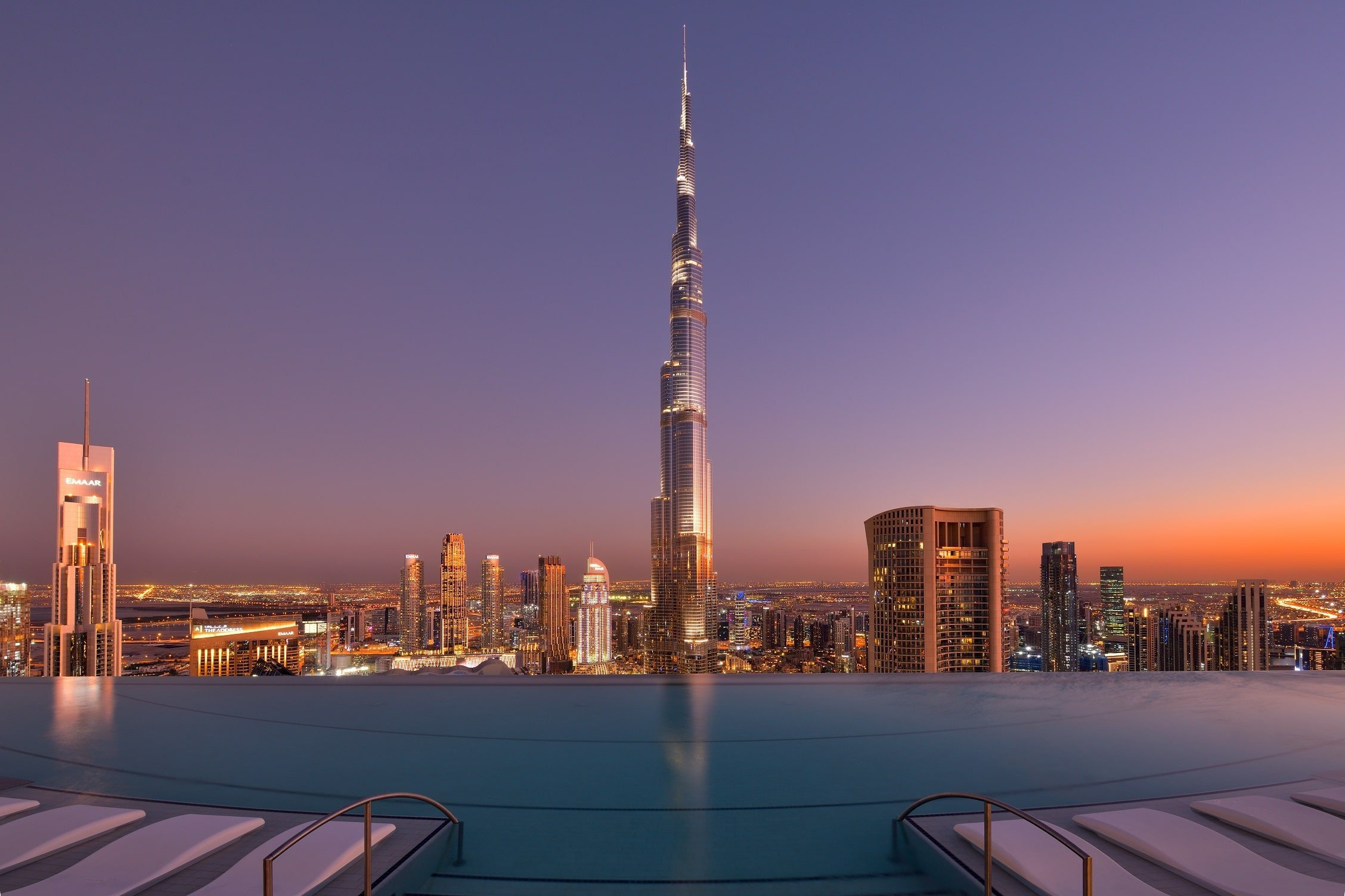 Address Sky View Hotel bazen.jpg