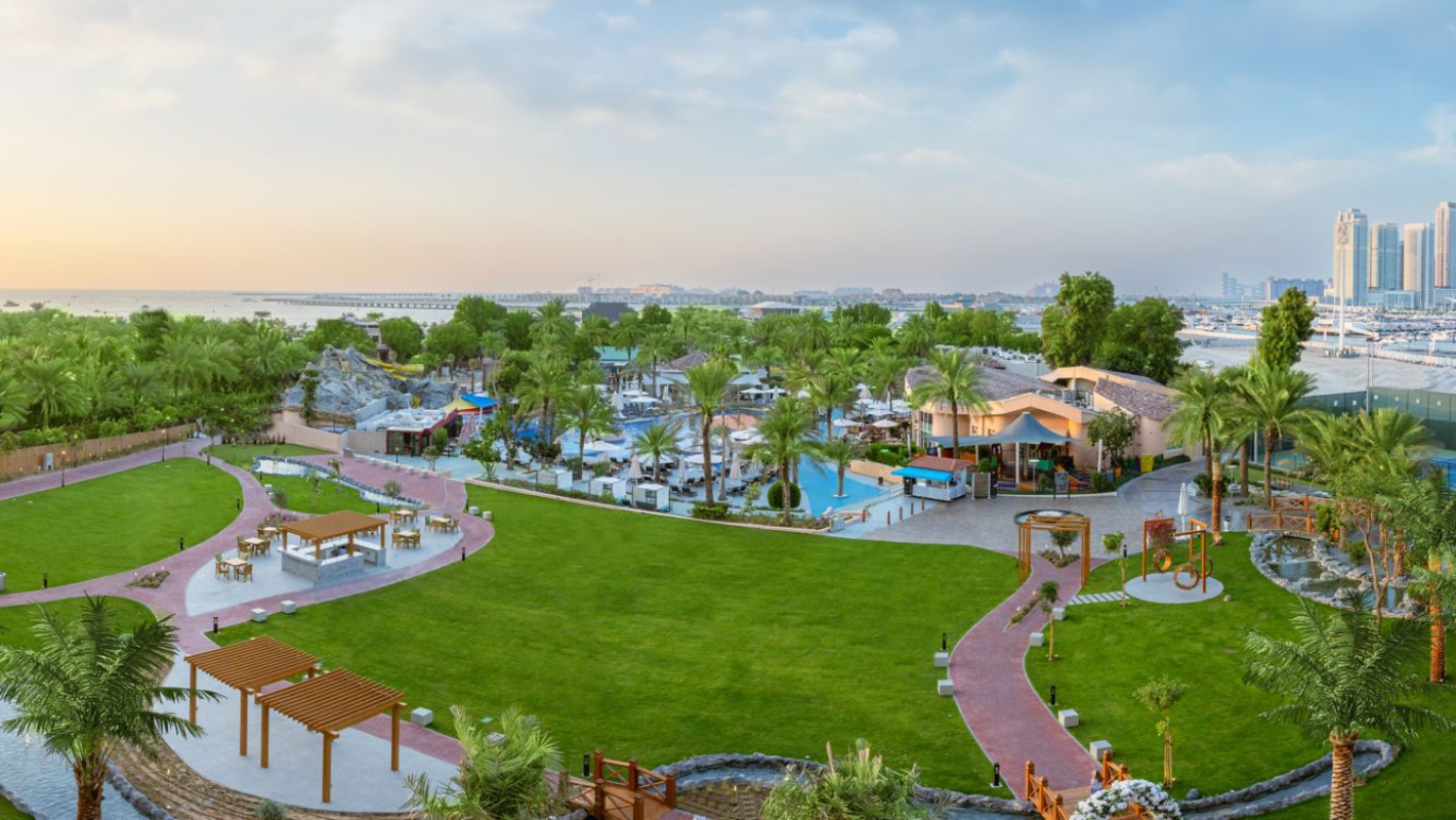 Al Habtoor Grand Resort, Autograph Collection bazeni.jpg