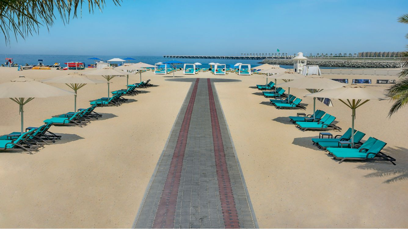 Al Habtoor Grand Resort, Autograph Collection plaža.jpg