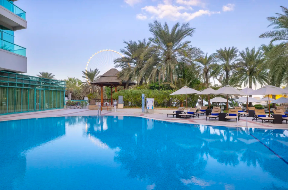 Hilton Dubai Jumeirah bazen.jpg