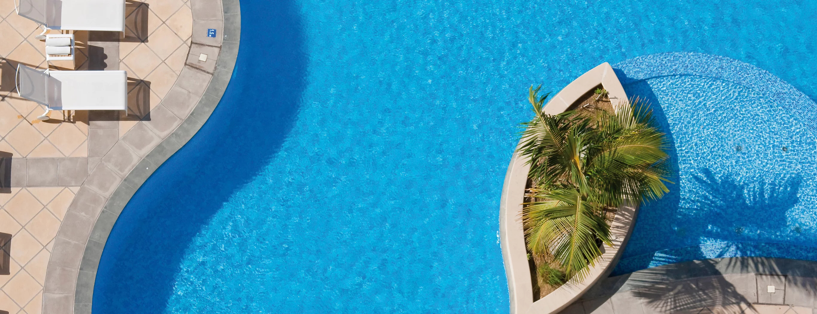 Movenpick Hotel Jumeirah Beach bazen.jpg
