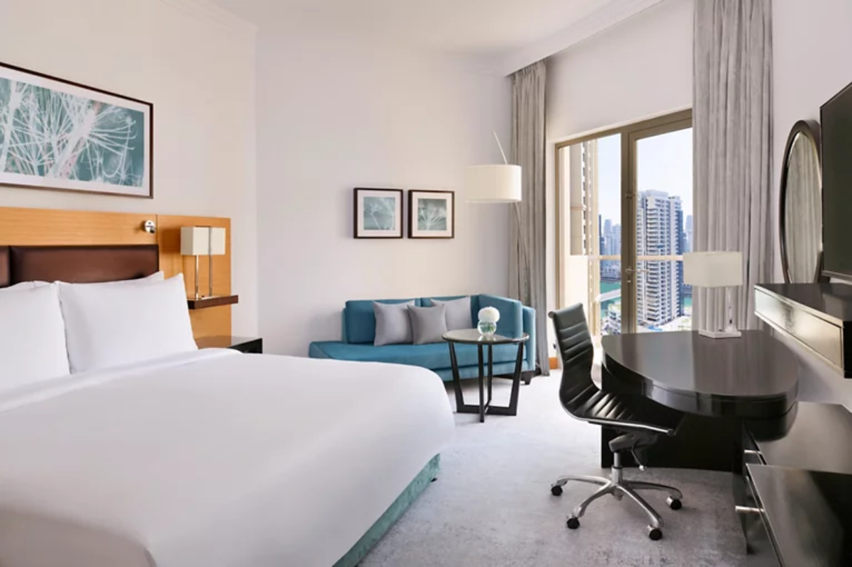 Movenpick Hotel Jumeirah Beach executive soba.jpg