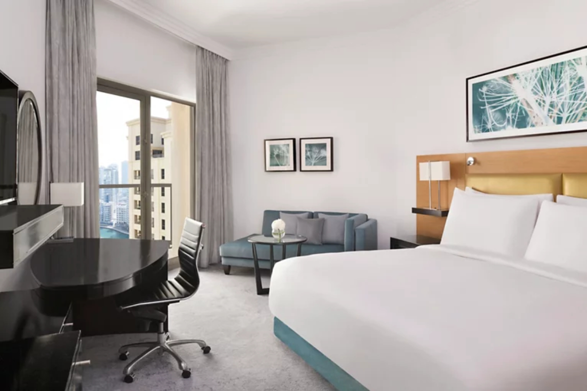 Movenpick Hotel Jumeirah Beach superior soba.jpg