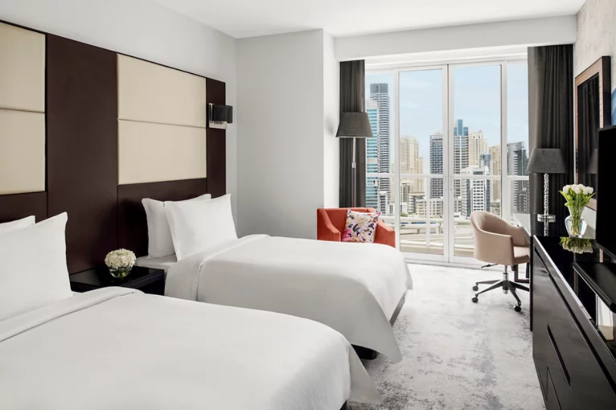 Movenpick Jumeirah Lake Towers Hotel superior soba izgled.jpg