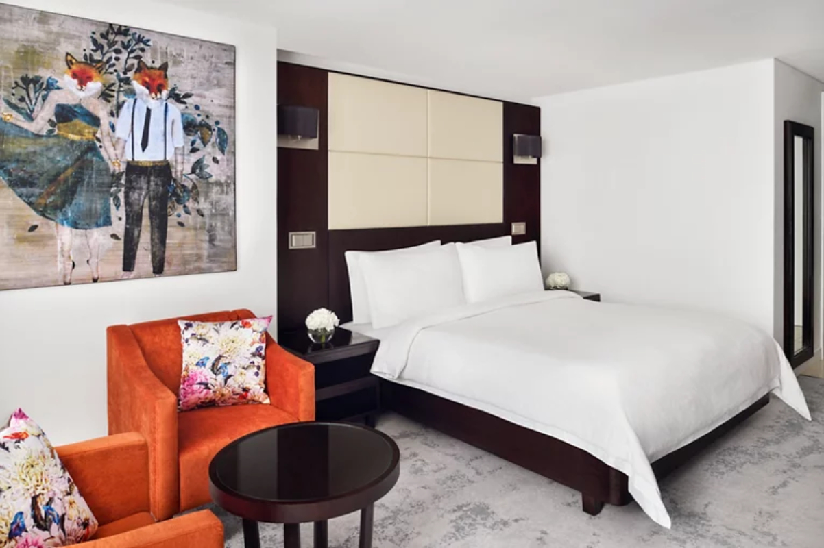 Movenpick Jumeirah Lake Towers Hotel superior soba.jpg