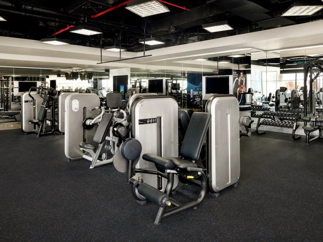 Movenpick Jumeirah Lake Towers Hotel teretana.jpg