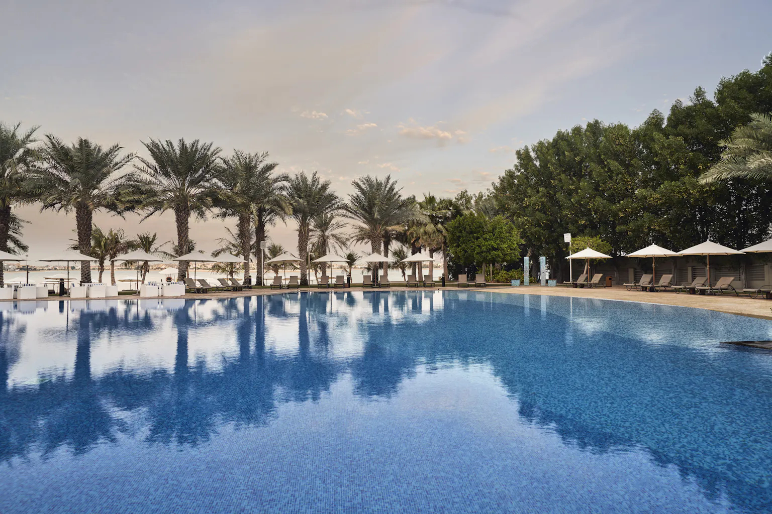 Rixos The Palm Hotel & Suites bazen.jpg