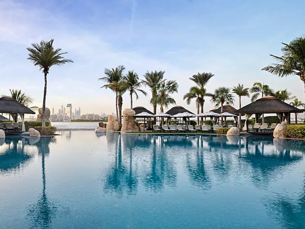 Sofitel Dubai The Palm bazen.jpg