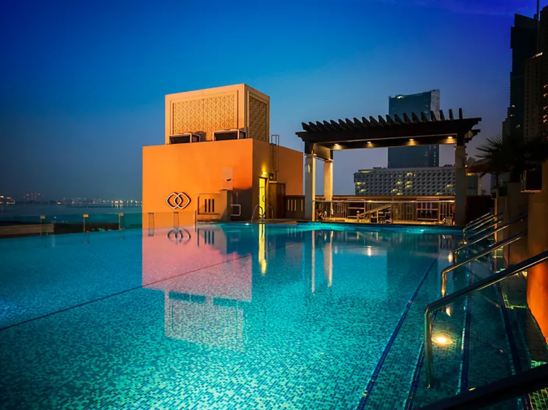 Sofitel Dubai Jumeirah Beach izgled bazena.jpg