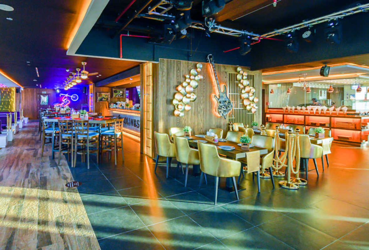Stella DI Mare Dubai Marina Hotel bar.jpg