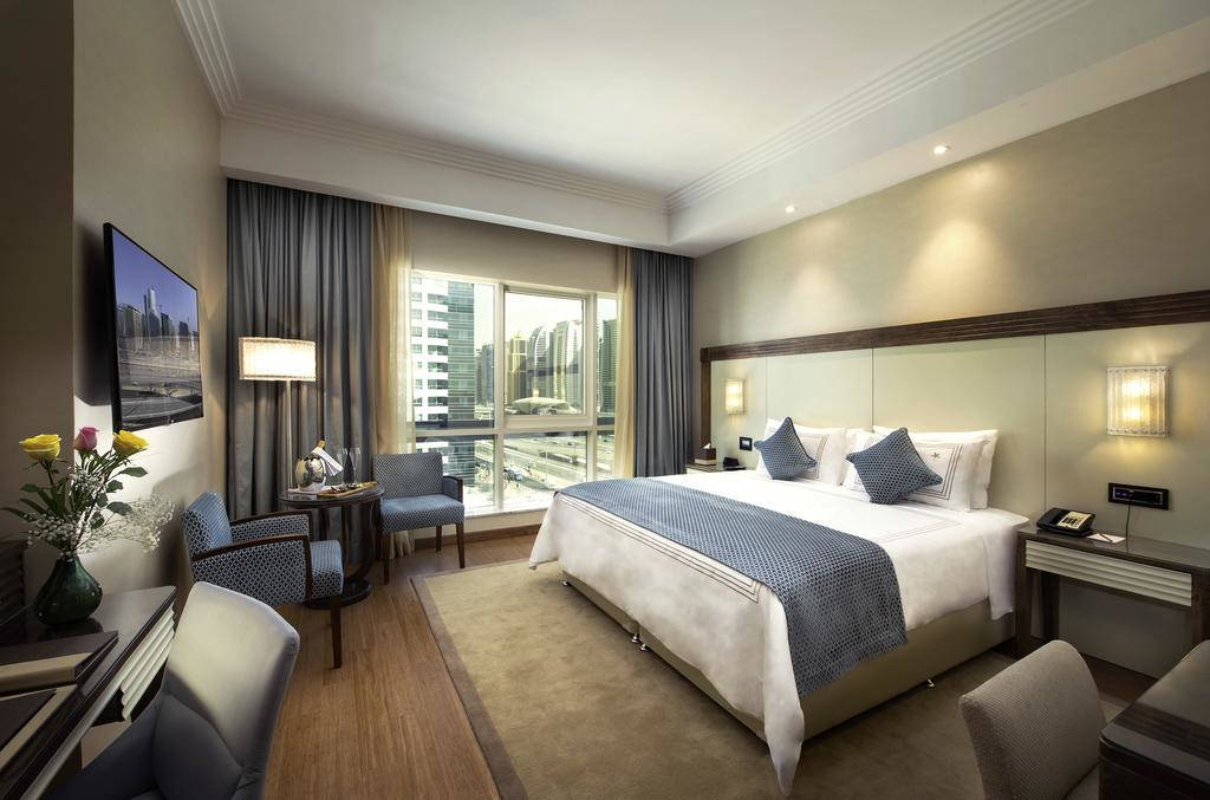 Stella DI Mare Dubai Marina Hotel deluxe soba.jpg