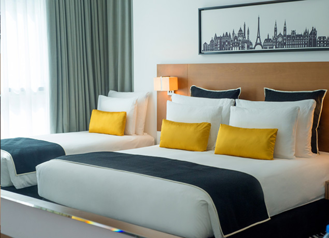 TRYP by Wyndham Dubai trokrevetna soba.jpg
