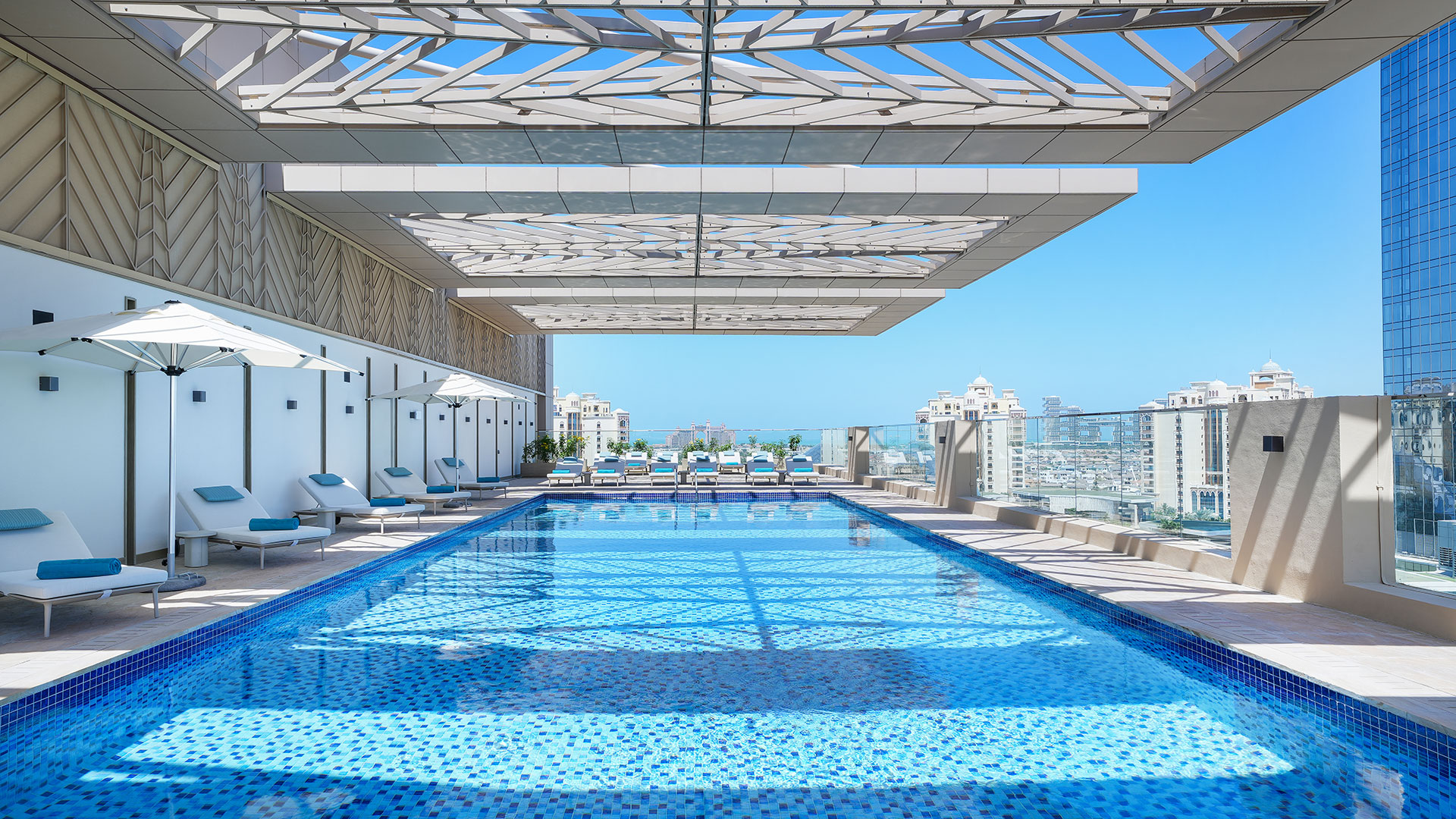 Cheval Maison-The Palm Dubai bazen.jpg